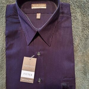 Men’s Van Heusen long sleeve shirt